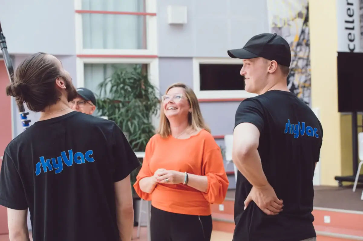 Marilla Oy keskustelee asiakkaan kanssa